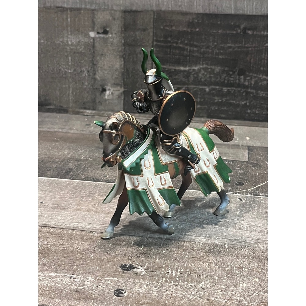 Schleich 2005 Knight on Horseback Green White Heraldry Figure Black Armor 70041